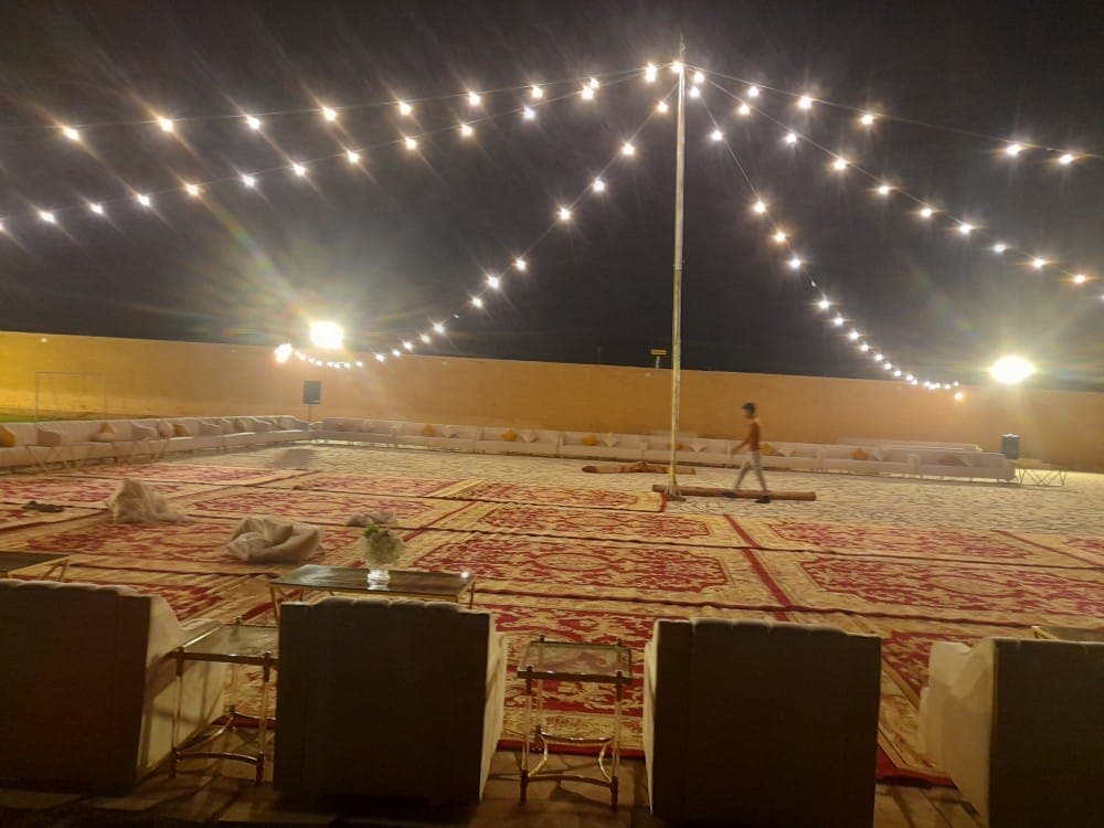 تأجير عقود نور وإضاءة بالرياض | سماعات ودي جي وجلسات - مؤسسة نجد الزين
